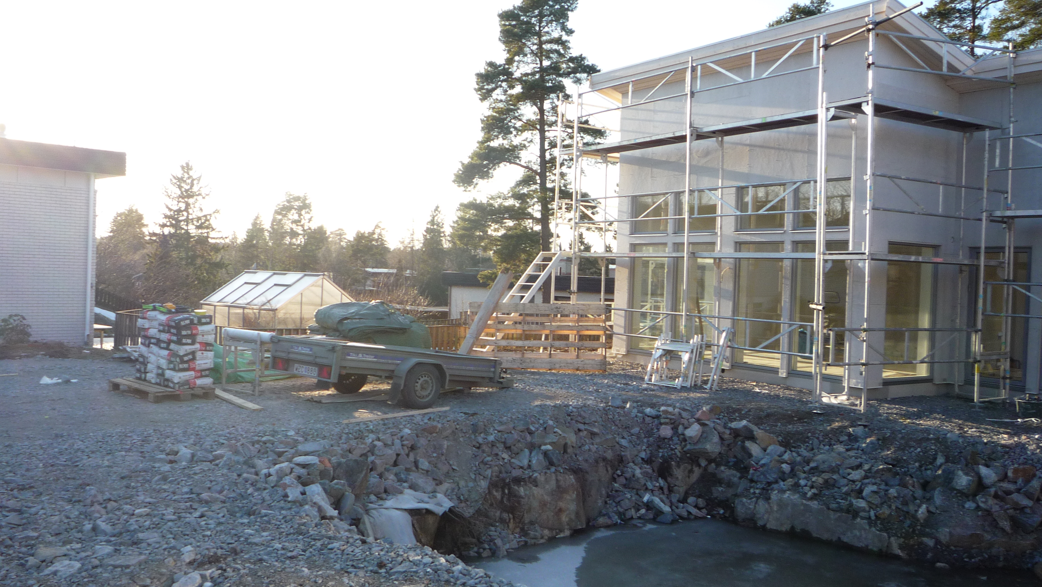 Skälby Järfälla — Innan: bild 11 från ett trädgårdsdesignprojekt. Trädgårdsform Stockholm.